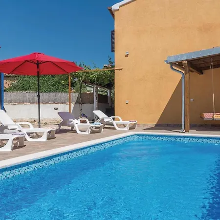 3 Bedroom Beautiful In Holiday home